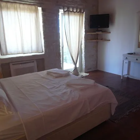 Villa Naousa *