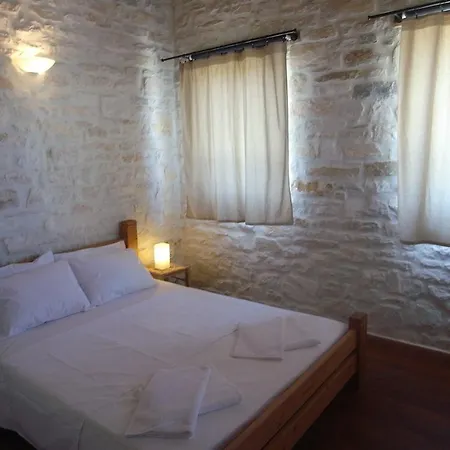 Villa Naousa