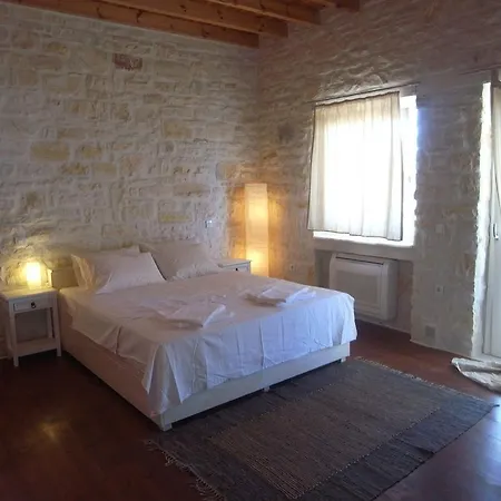 Villa Naousa ヴィラ *