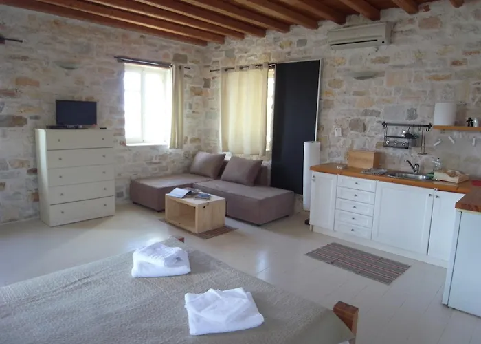 纳乌萨别墅 * 纳乌萨